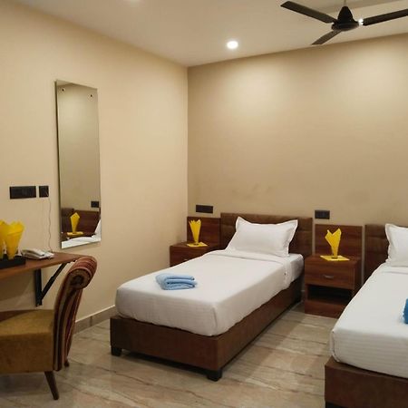 Hotel Windsor Plaza Hyderabad Exterior photo