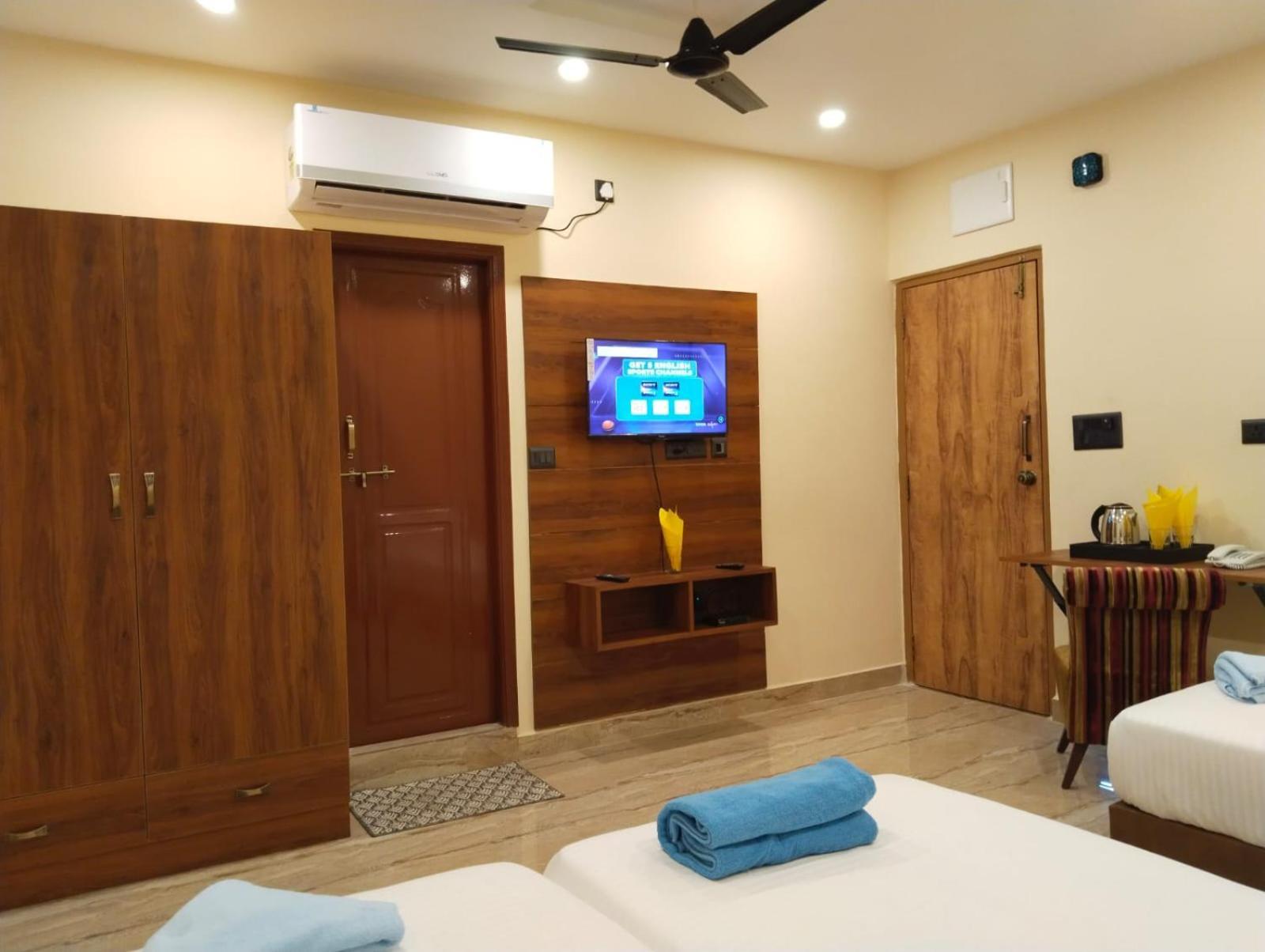 Hotel Windsor Plaza Hyderabad Exterior photo