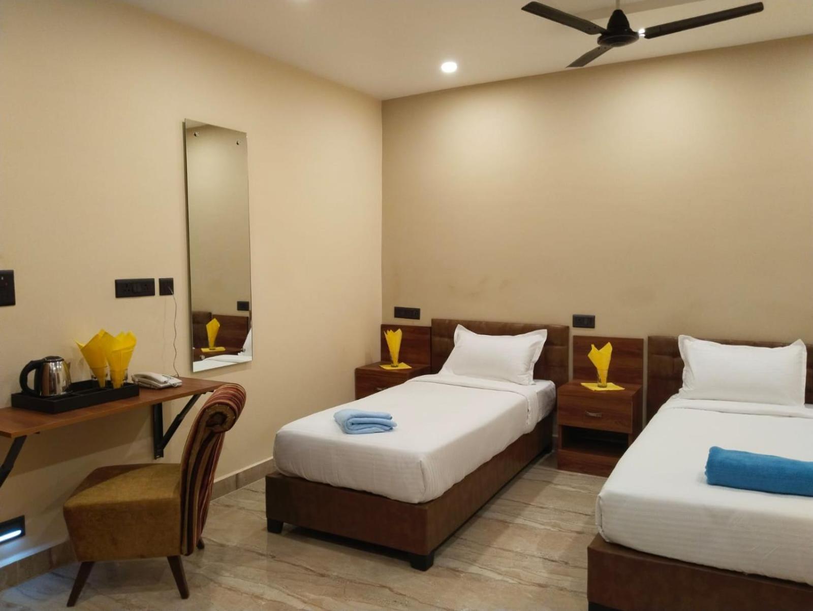 Hotel Windsor Plaza Hyderabad Exterior photo