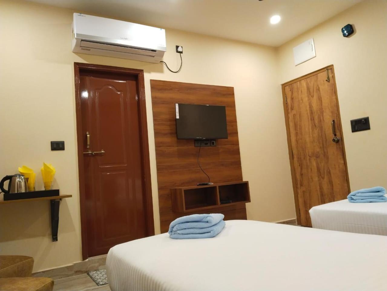 Hotel Windsor Plaza Hyderabad Exterior photo